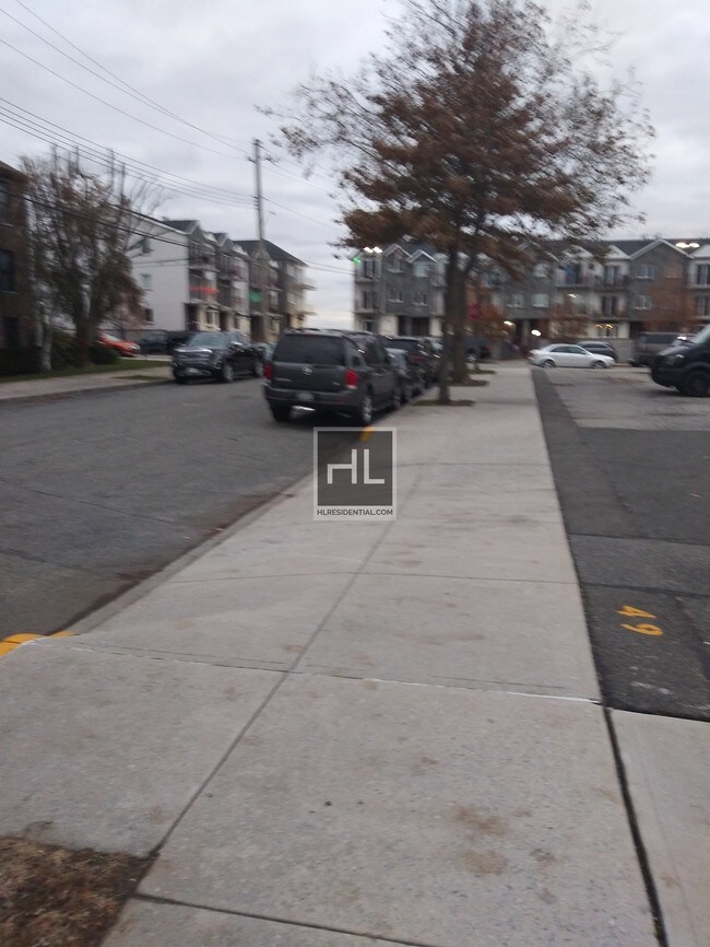 Building Photo - Harding Avenue