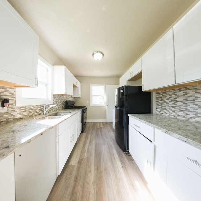 Building Photo - Gorgeous 4 Bedroom 1 Bath Home - Pyramid P...