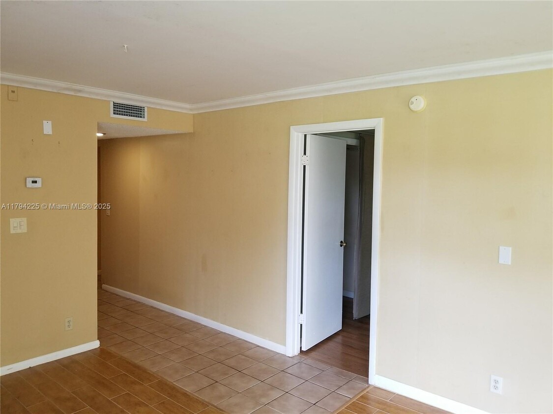 Foto principal - 4125 NW 88th Ave