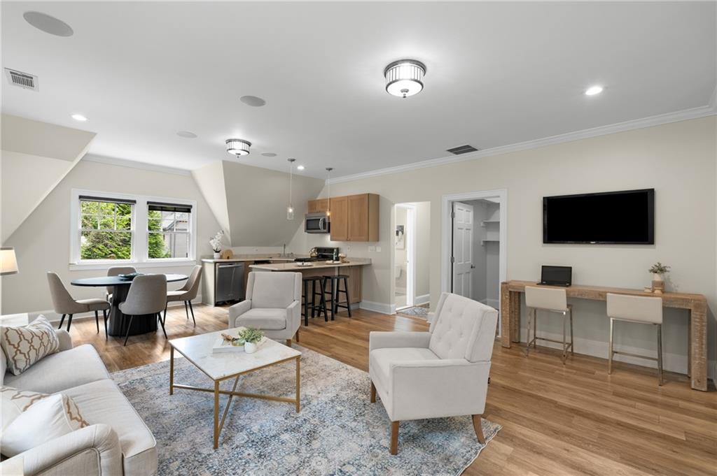 Foto principal - 1531 N Morningside Dr NE