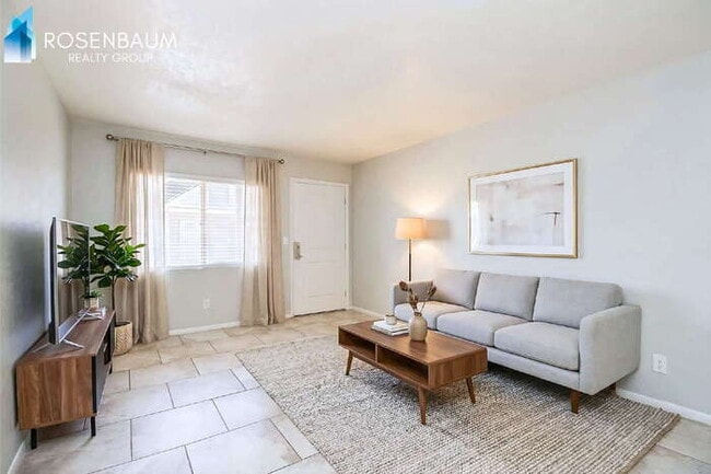 Building Photo - 208 S Doran