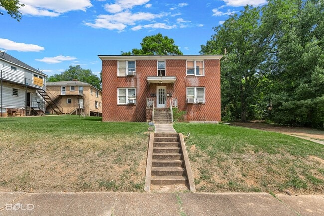Building Photo - 256 Wyandotte St