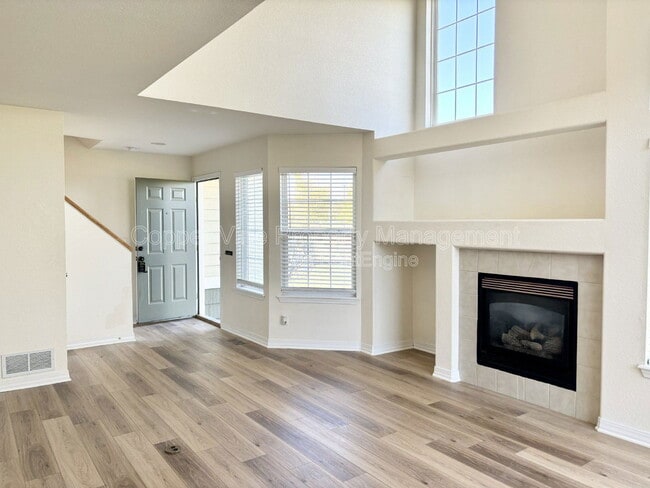 Building Photo - 930 Button Rock Dr