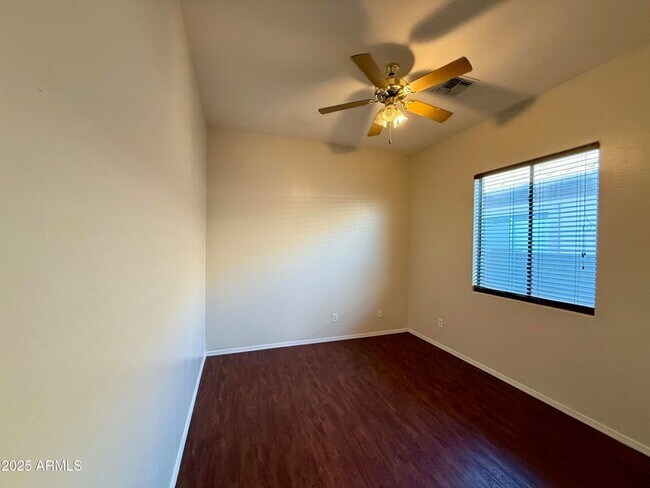 Foto del edificio - 4601 W Moss Springs Rd