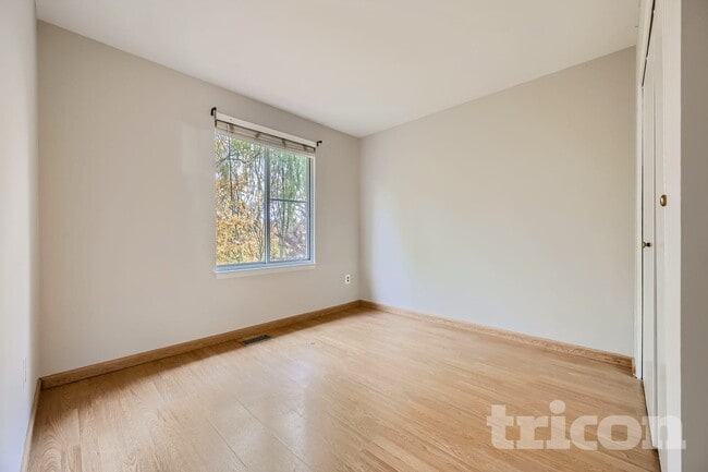 Foto del edificio - 7832 Falling Leaves Ct