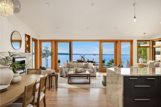 Foto del edificio - Three Tree Point beach front home - 3+ bedroom & 4.5 bathrooms ready for move in NOW!