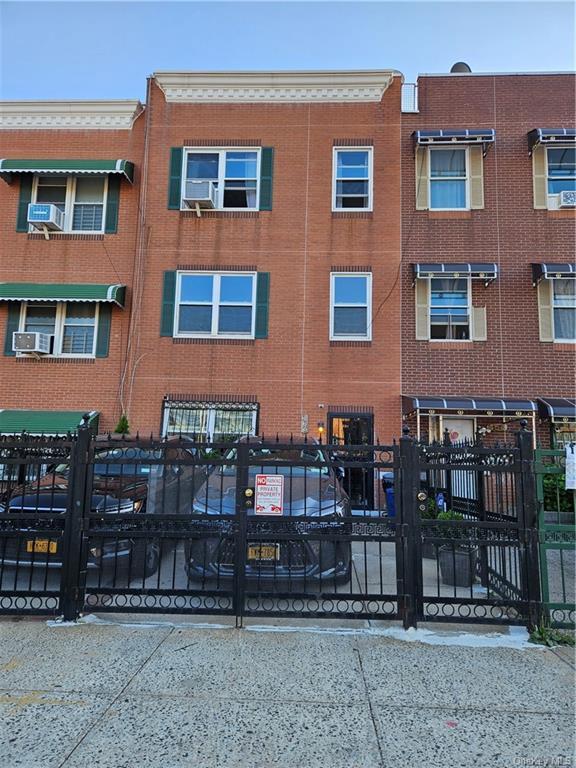 Primary Photo - 466 E 141st St