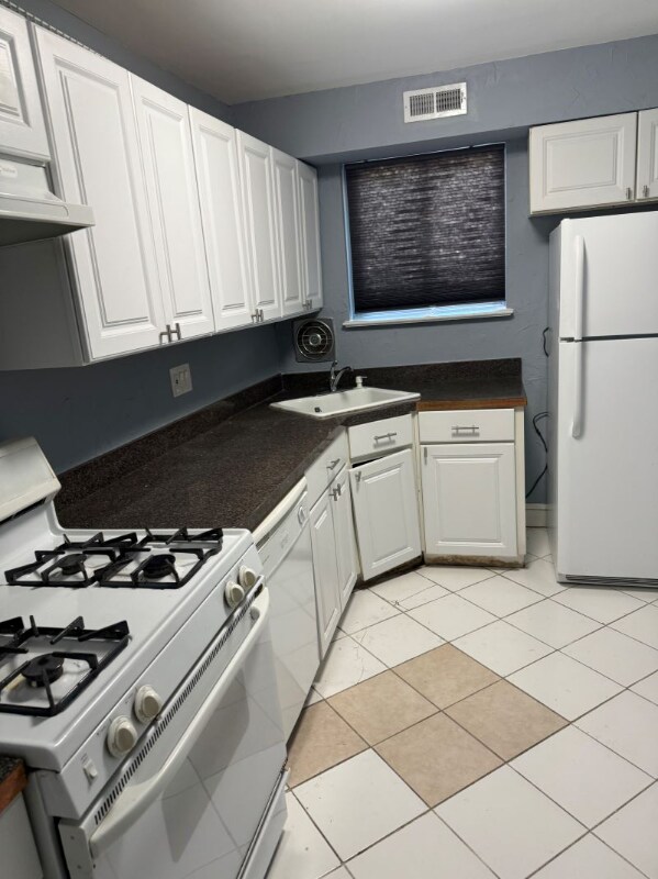 Foto del edificio - 11408 Cherry Hill Rd