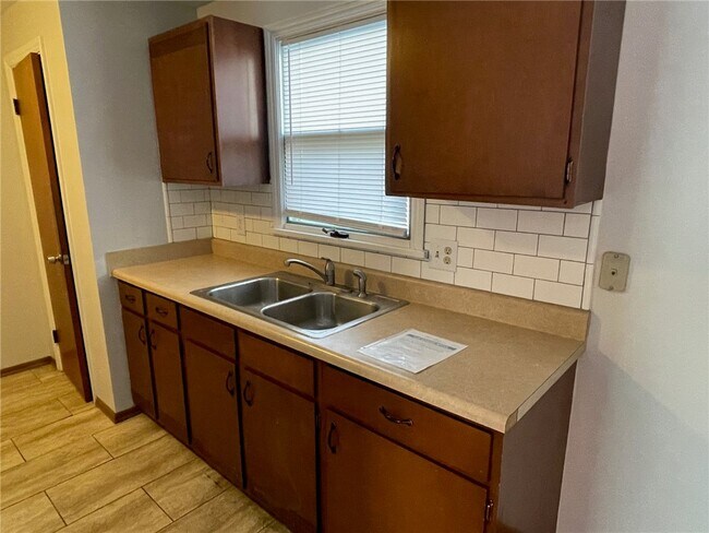 Foto del edificio - 214 E Spruce St