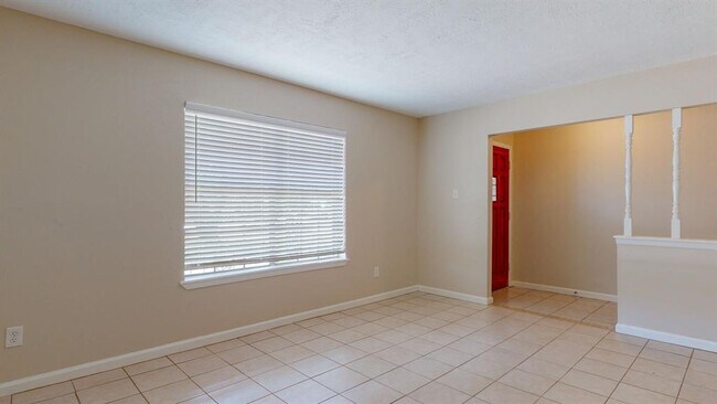 Building Photo - 4549 Hollow Hook Rd