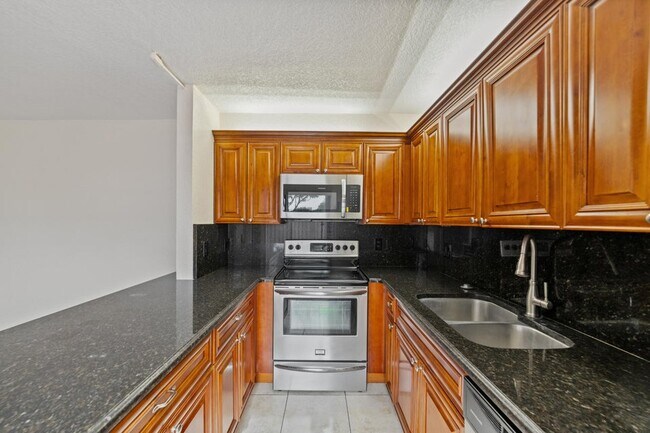 Foto del edificio - 119 Lake Arbor Dr