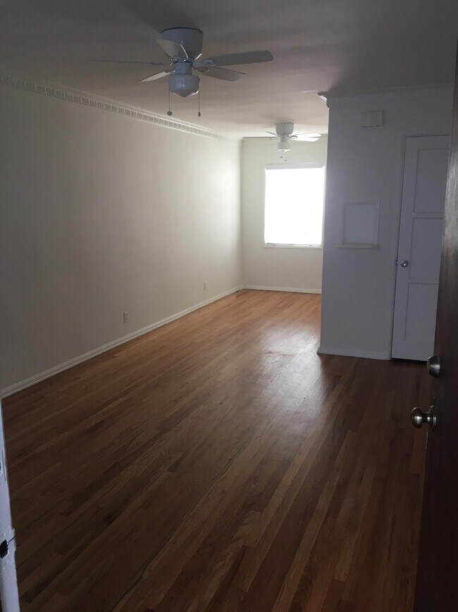 Building Photo - 130 S Wetherly Dr