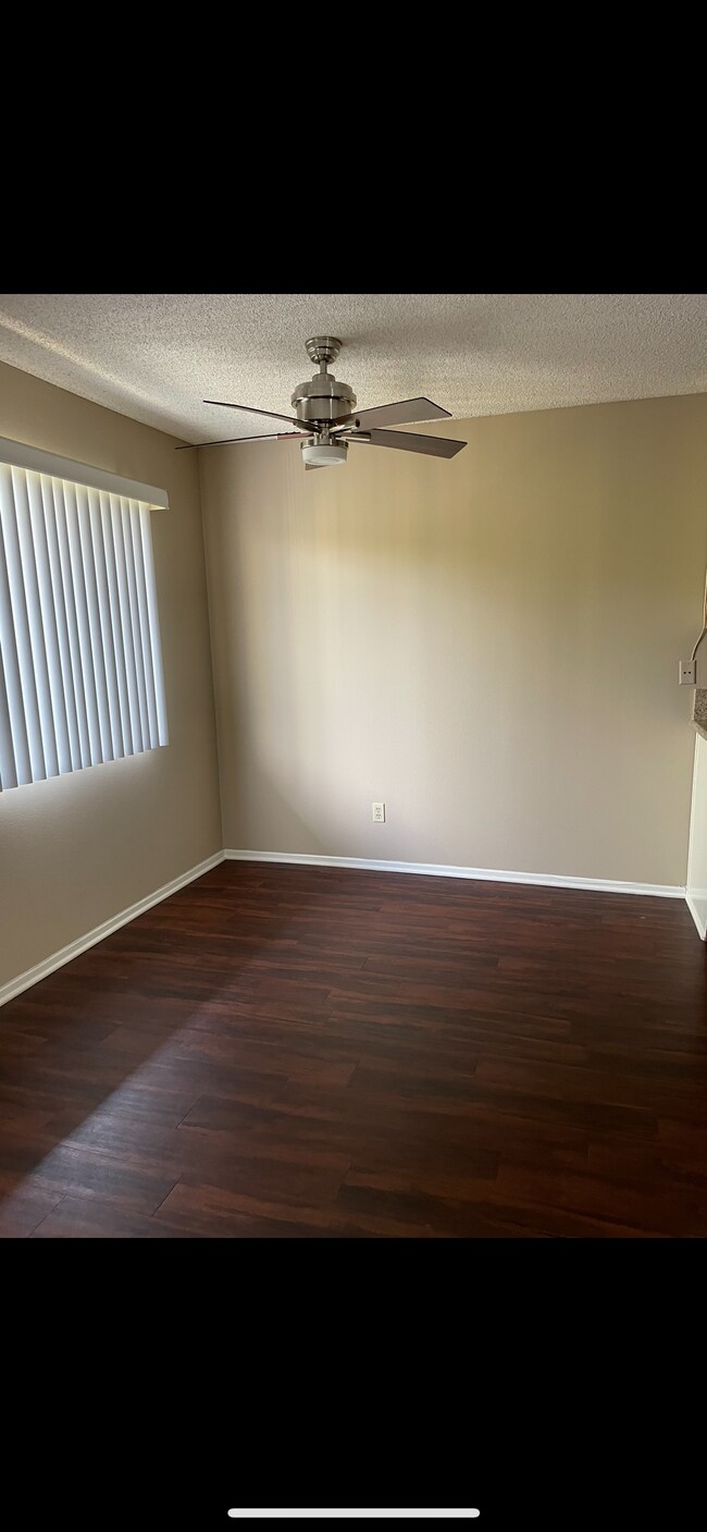 Foto del edificio - 215 E Elmwood Ave