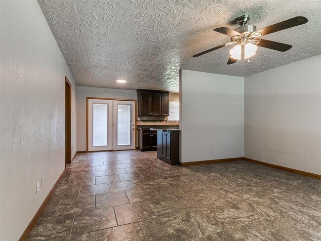 Foto del edificio - 212 S Mercedes Dr