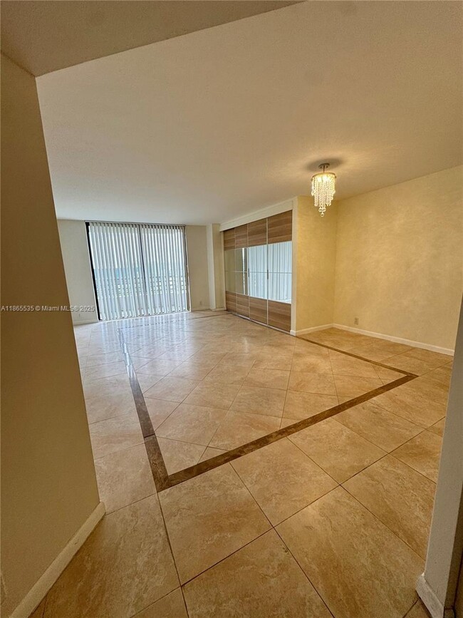 Foto del edificio - 3300 NE 191st St