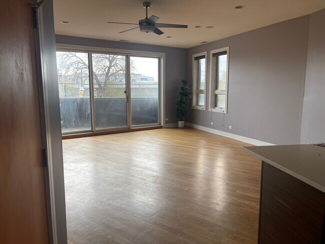 Foto del edificio - 2804 W Chicago Ave