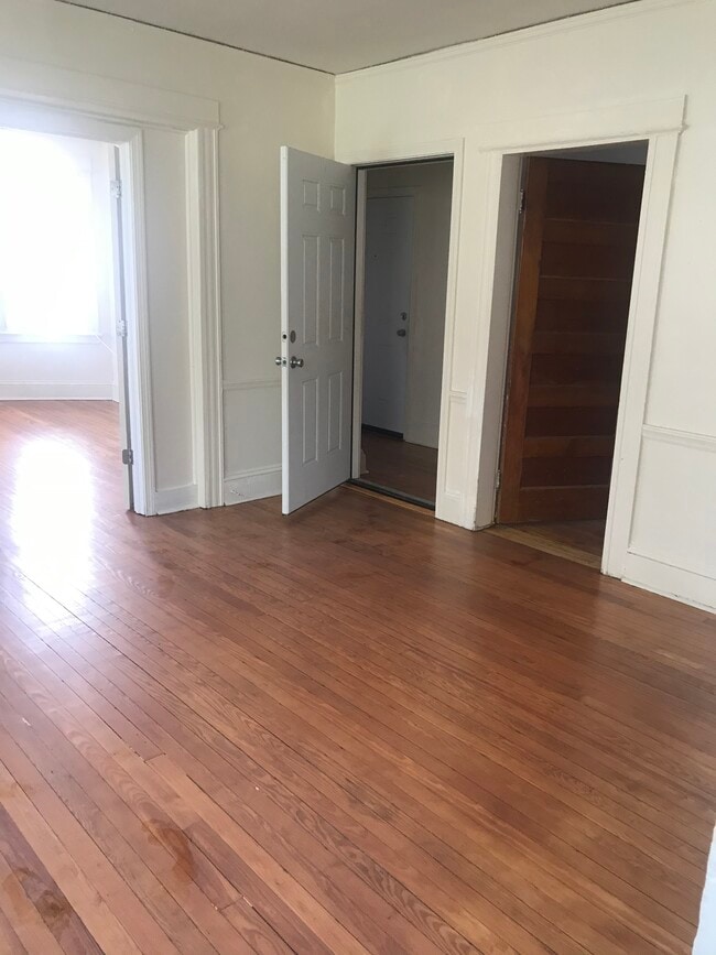 Photo - 315-317 Maplewood Ave House