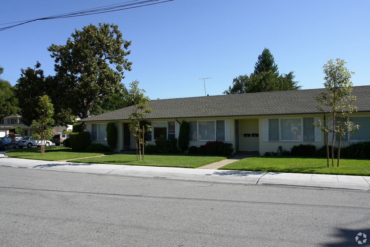 Primary Photo - 1050-1070 Noel Dr
