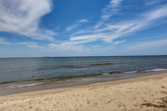 Foto del edificio - Beachfront Community! Condo w/Rooftop Deck...