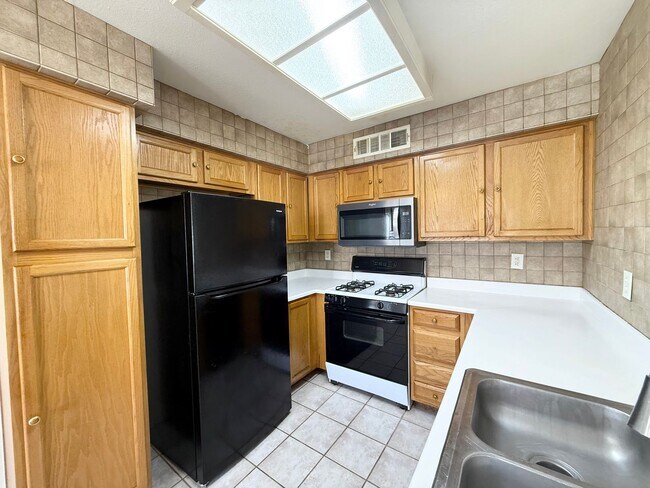 Building Photo - Canyon Willows 3/BD 2/BA Condo with Commun...