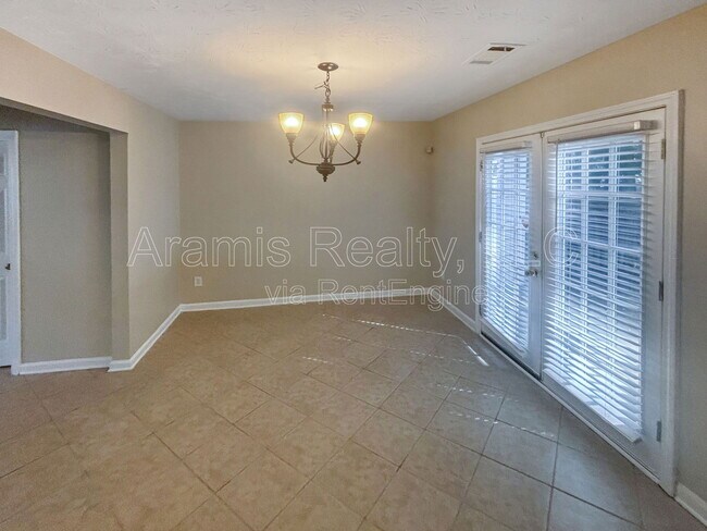 Foto del edificio - 5542 Pine Gate Dr