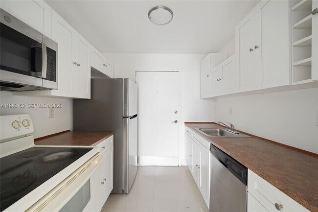 Foto del edificio - 2000 NE 135th St