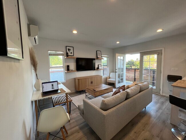 Foto del edificio - 3125 Silver Lake Blvd