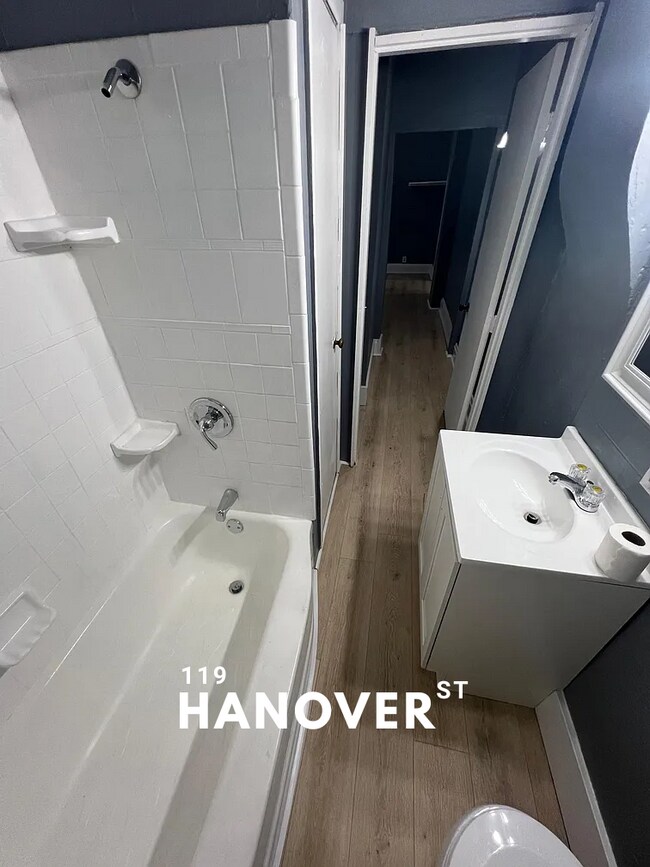 Foto del edificio - 119 Hanover Dr