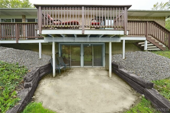 Building Photo - 100 Bridle Ln