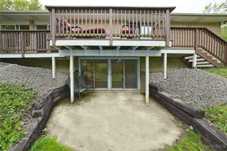 Building Photo - 100 Bridle Ln