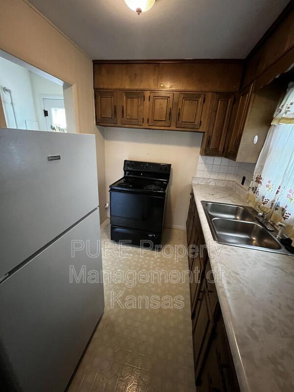 Building Photo - 1837 SW Moundview Dr