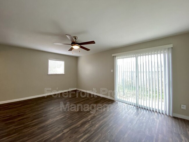 Building Photo - 731 Byrnes Dr
