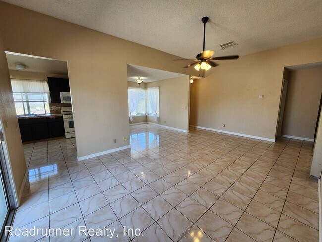 Building Photo - 2 br, 2 bath House - 7422 Kellogg Ave