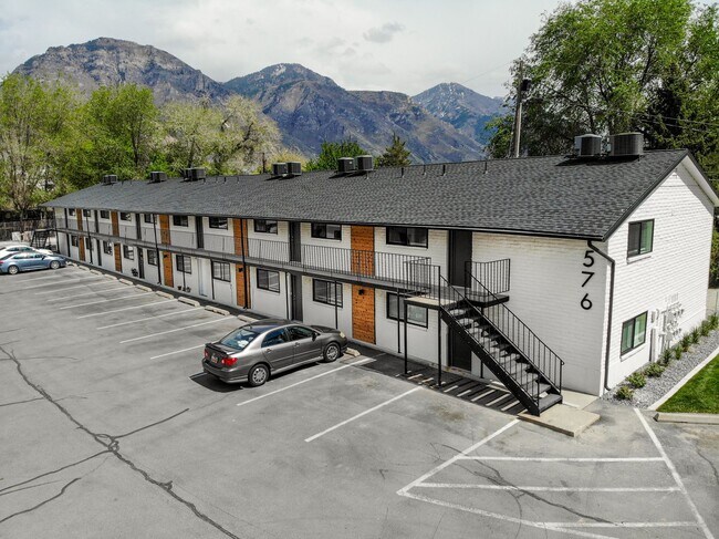 Foto del edificio - Modern 2-Bedroom Apartment, Steps from the Provo River Trail!