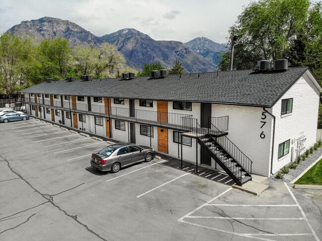 Building Photo - Modern 2-Bedroom Apartment, Steps from the Provo River Trail!