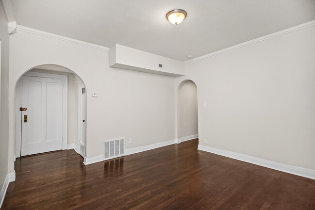 Building Photo - 4146 W Cornelia Ave