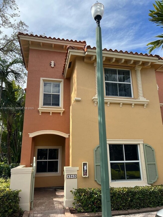 Building Photo - 4949 N Harbor Isles Dr