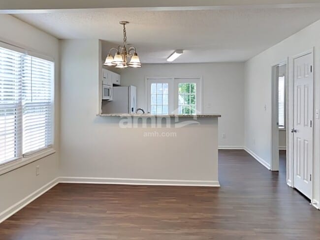 Foto del edificio - 208 MacKenzie Ct