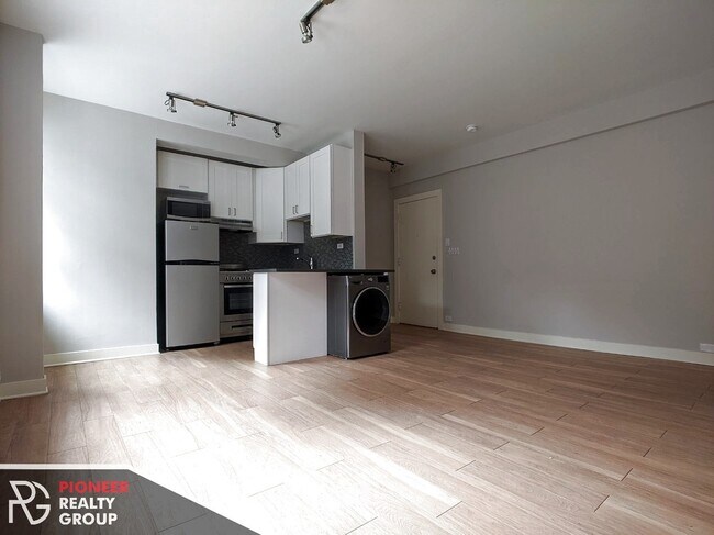 Foto del edificio - 517 W Belmont Ave