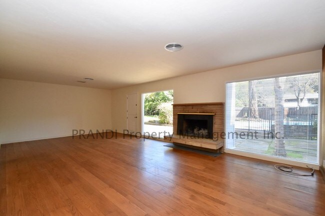 Building Photo - 110 Van Tassel Ct