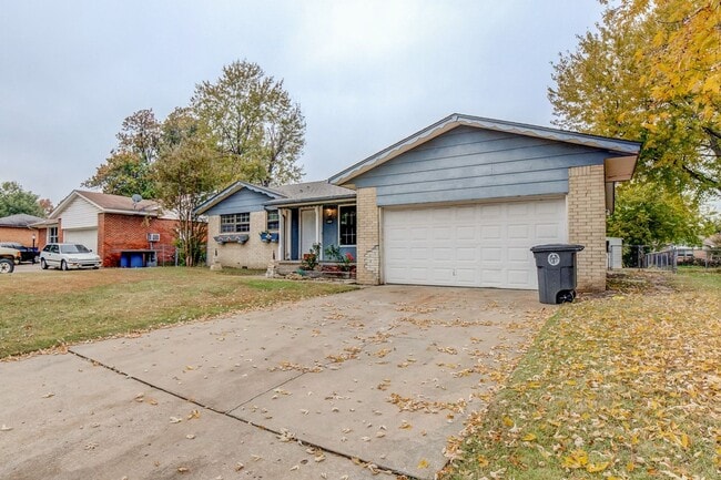 Building Photo - 3 BED 2 BATH! Schedule a tour today!