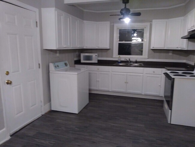 Building Photo - 1227 Rollingwood Dr