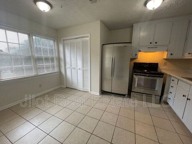 Building Photo - 5287 Ridge Forest Dr