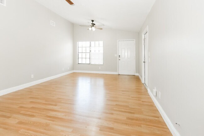 Foto del edificio - 360 Melton Dr