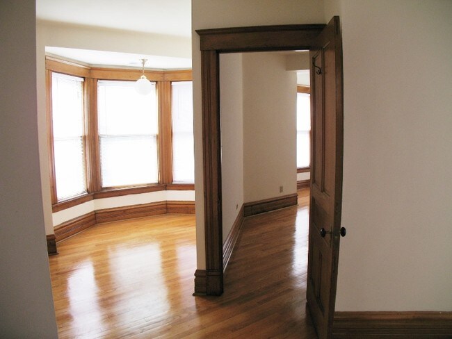 Foto del edificio - 2329 N Halsted St