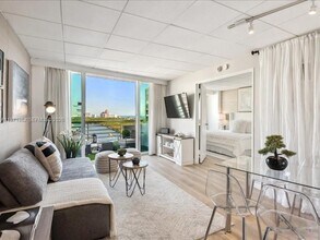 Building Photo - 2670 E Sunrise Blvd