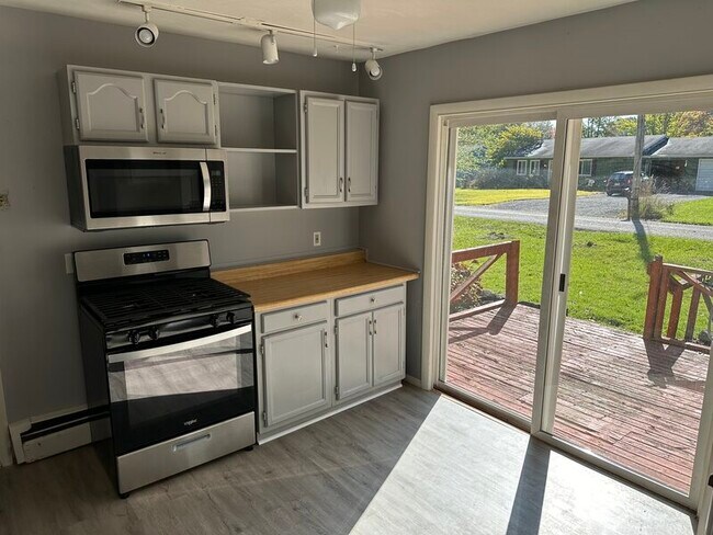 Foto del edificio - 17674 Lakewood Ave