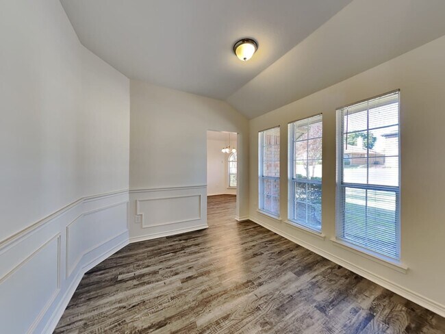 Building Photo - 2412 Boardwalk Dr