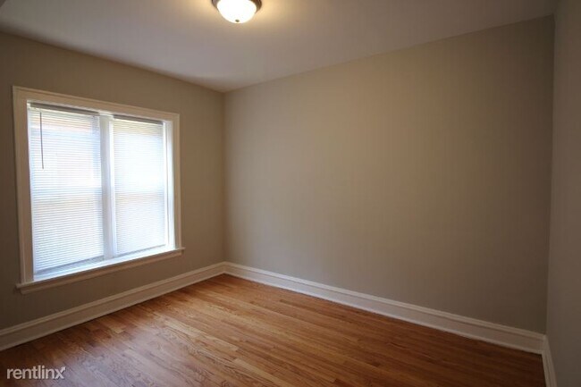 Building Photo - 2427 N Tripp Ave