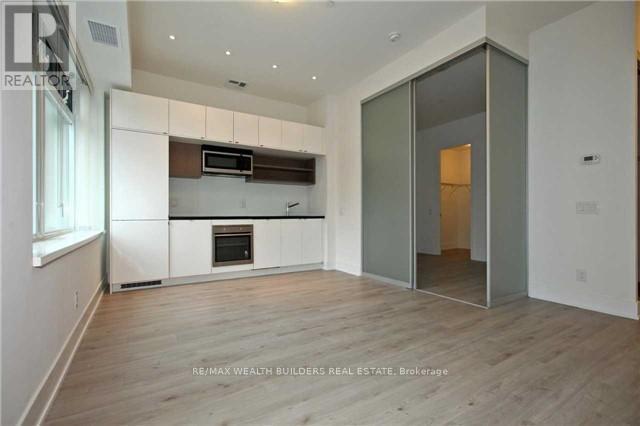 Photo du bâtiment - 111 St Clair Ave W